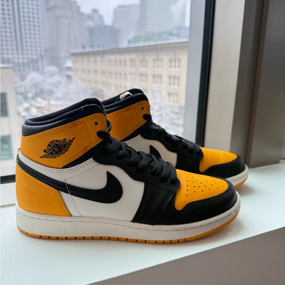 Air Jordan 1 Retro High OG- Taxis